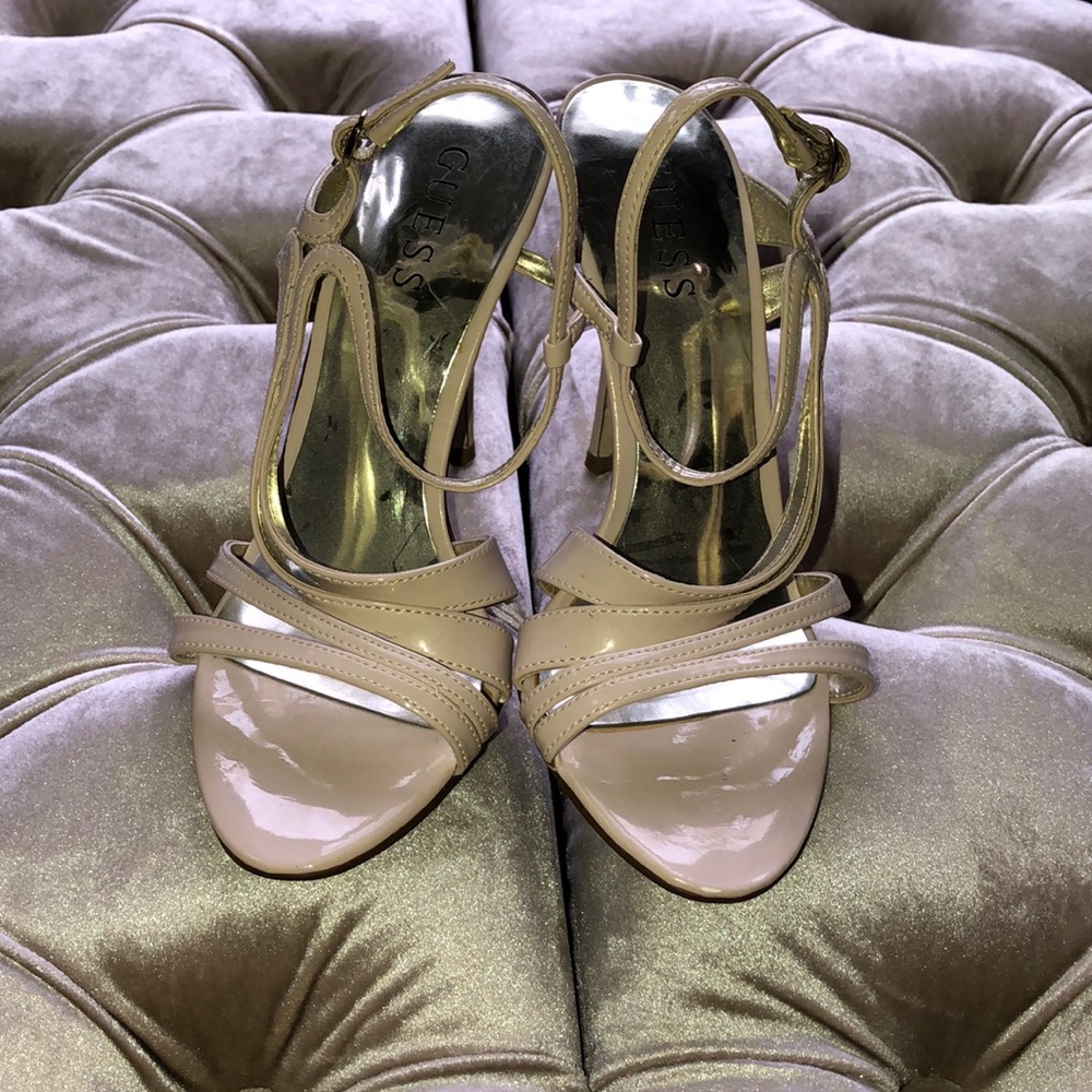 GUESS BLUSH NUDE PATENT LEATHER SANDALS SIZE 6